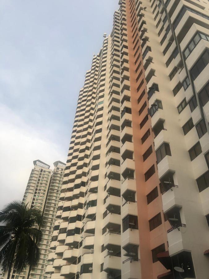 Beach Resort 7 Home Stay Sri Sayang Apartment Batu Ferringhi 3Bedroom Экстерьер фото
